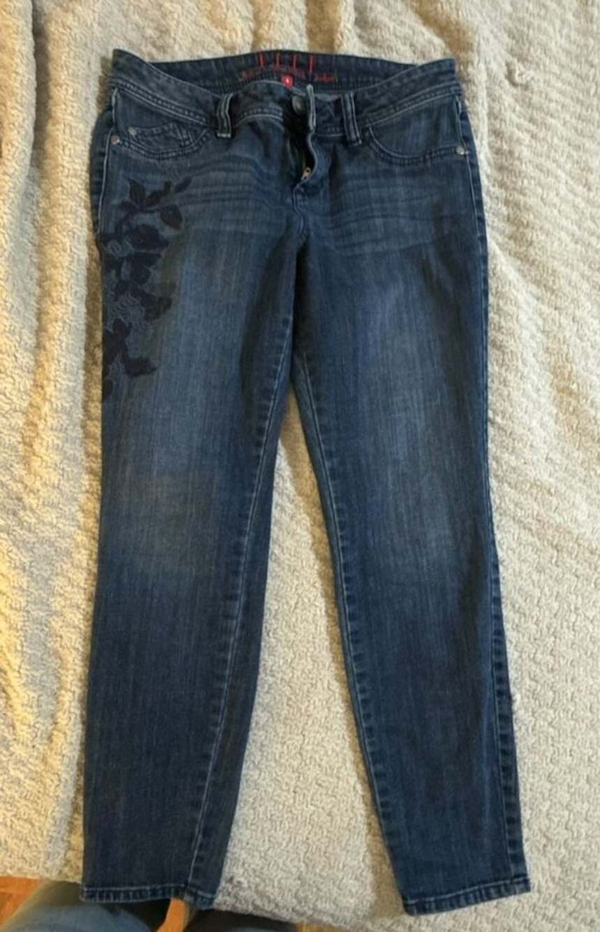 ELLE Women's Dark Wash Skinny Ankle Jeans with Floral Embroidery Size 6